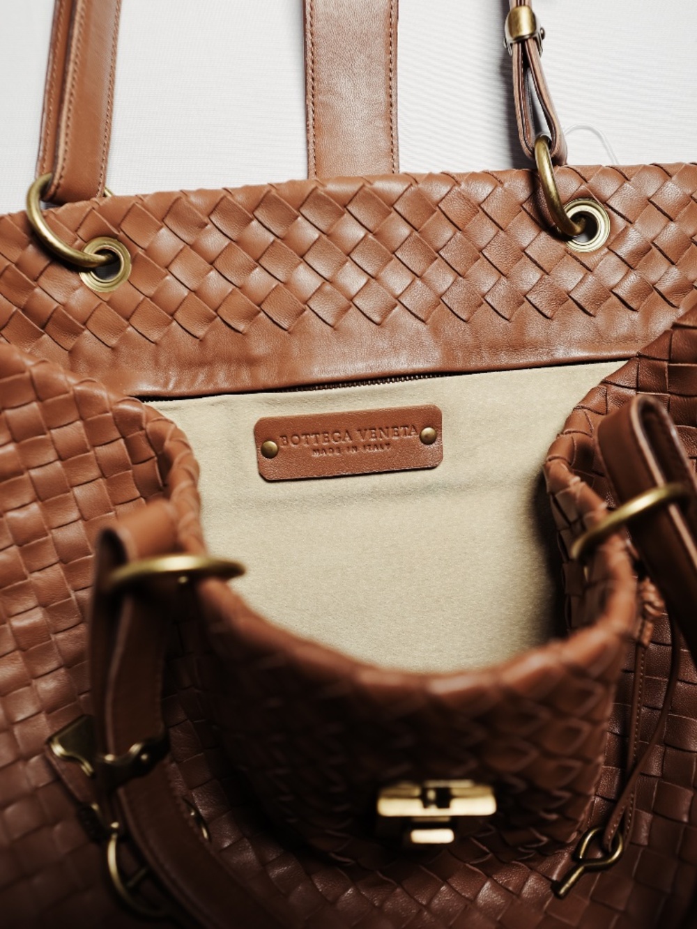 Bottega Veneta Capri Leather Tote - Picture 3 of 6